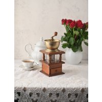 Vintage Hölzerne Kaffeemühle, in Gutem Originalzustand von VintageAntiqueNL