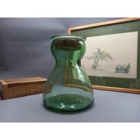 Grüne, Bauchige Flasche Mit Vielfältigen Verwendungsmöglichkeiten. Vintage von VintageAustriaShop