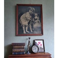 Großes Antikes Bild Im Holzrahmen, Schwarz-Weiß, Kleines Mädchen Mit Hund, Um 1910, Antike Wanddeko, 55 cm X 45 cm, Shabby, Brocante von VintageBuedchen