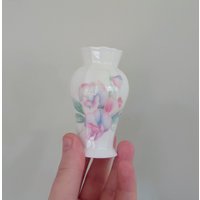 Little Sweetheart Aynsley Bud Vase Frill Kleines Porzellan Made in England Muster Sammler Vintage von VintageByThomas