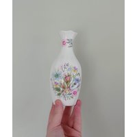 Wild Tudor Aynsley 6" Knospen Vase Porzellan Made in England Muster Sammlerstück Vintage Feines Keramik Blumenvase von VintageByThomas