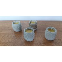Beton Eulenbehälter Mit Bienenwachskerze Beton Eulenbehälter Mit Bienenwachskerze von VintageCandleAndCone
