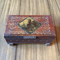 Antike Holz Box Mit Bemalter Szene, Klappdeckel, Vintage Kommode Schmuckschatulle Vintagecharmhouse von VintageCharmHouse