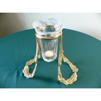 Vintage Verzierte Messing Und Glas Vase Kerzenhalter. Mehrzweck Schale Auf Massivem Blätter Form Ständer Wirbelsturm von VintageChester