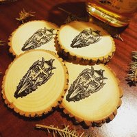 Krampus Untersetzer Set, Handgefertigte Altholzscheiben Krampus Untersetzer Set, Handgefertigte Altholzscheiben von VintageClinchers