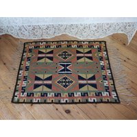 Vintage Handgewebte Dünne Wolle Mini Teppich - Tischteppich, Tischdecke, Tischdekoration | - von VintageClothesHouse