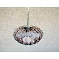 Vintage Lila Kugel Pendelleuchte, Hängeglaslampe, Deckenleuchte, Retrolicht, 60Er Jahre Licht, Kugelglasleuchte von VintageClub99