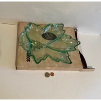 Vintage Grün Blatt Platte, Tablett, Tiara Chantilly Grünes Glas, 12", Qualität Küche Dekor, Tisch-Display, Regal-Display von VintageCopperAndMore