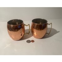 Vintage Set Von 2 Kupfer Und Messing Tassen, Trinkgeschirr, Qualität, Schwer, Home Dekor, Tisch Display, Regal Display Vintage Set Von 2 Kupfer Und Messing Tassen, Trinkgeschirr, Qualität, Schwer, Home Dekor, Tisch Display, Regal Display von VintageCopperAndMore