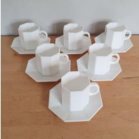 Arcopal Octogan Tassen Und Untertassen | 6Er-Set, Stapelbare Milchglastassen, 1980Er Jahre von VintageDeBlijeEkster