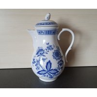 Blaue Zwiebel Kaffeekanne Tirschenreuth Bavaria, Echt Kobalt von VintageDeBlijeEkster