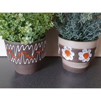 Set Von 2 Vintage Tropfglasur Übergängen, Mattbraun Mit Orange Und Weiß Glänzender Glasur von VintageDeBlijeEkster