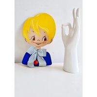 Original Alfred Mertens Kunst Kleiderhaken Vintage Nr. 3111 Junge 1972 Holz Deko Mit Stoffschleife Kinderzimmer Mid Century Selten von VintageDealersHH