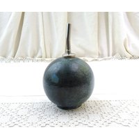Vintage Art Pottery Runder Ölausgießer Mit Blauer Ton Melierter Glasur Und Edelstahl, Retro Salat Frisiertisch Ball Zubehör von VintageDecorFrancais