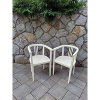 Ein Paar Vintage Weißer Stuhl/Beistellstuhl Bürostuhl Alter Holzstuhl von VintageDynasties