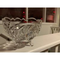 Vintage Kristall Pressglas Klauenfuß Schale von VintageEmporium17