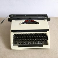 Schreibmaschine Triumph Gabriele 12 Mit Tastatur Vintage 1980Er Jahre von VintageFindsAmvis