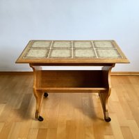 Vintage Holz Beistelltisch Hocker Mit Zeitungsständer Kleiner Tischständer Sofatisch von VintageFindsAmvis