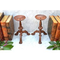 Antike Paar Rustikale Gusseisen Kerzenhalter Kerzenständer Prong Cup Kamin Mantel Alte Rostfarbe von VintageFleaFinds