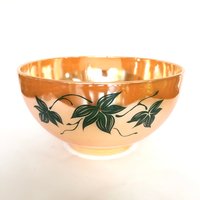 Big - Vintage Peach Luster Anchor Hocking Bowle Mit Efeu-Motiv von VintageGlassFindsCo