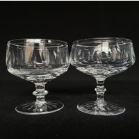 Paar Hochwertige Vintage Kristall Flachboden Scheibe Stiel Starburst Basis Champagner Cocktail Coupes - Barware von VintageGlassFindsCo