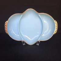 Rarität - Vintage Delphite Blaue Glas Ovale Plättchenplatte Mit Goldfarbenem Perlenrand Azurit Retro Küche von VintageGlassFindsCo