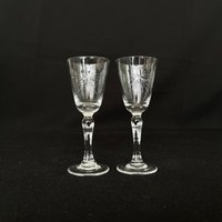 Set Spektakuläre Kleine Starburst Hand Geätzte Vintage 1 Unze Formschöne Stiel Likör Gläser - Barware Retro von VintageGlassFindsCo