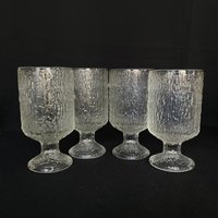 Set Mit 4 Robusten 11 Unzen Ice Bark Texturierten, Mattierten Jeannette Glass Finlandia Footed Vintage Brillen - Mcm Barware von VintageGlassFindsCo