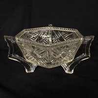 Unglaubliche Glitzernde Vintage Sechseckige Klare Diamantplatte Schwere Dreifüßige Glasschüssel Mit Art-Deco-Flair von VintageGlassFindsCo