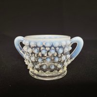 Vintage Fenton Hobnail Opalescent Glas Mini Zuckerdose C1950Er Jahre von VintageGlassFindsCo