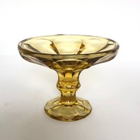 Vintage Gelbe "Fairfield' Bernstein Glas Schale Fußschale - Servierschale Von Anker Hocking von VintageGlassFindsCo