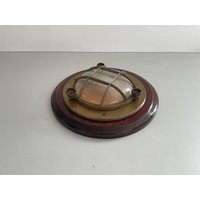Messing Und Glas Ship Wand Oder Deckenleuchte Mit Holzsockel, 1960Er Jahre, Italien Messing Und Glas Ship Wand Oder Deckenleuchte Mit Holzsockel, 1960Er Jahre, Italien von VintageInModeDeluxe