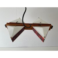 Seltene Dreieckige Plexi-Schirme Und Holz-Deckenlampe Mit Emaille-Kunstwerk Von Esperia, 1960Er Jahre, Italien von VintageInModeDeluxe