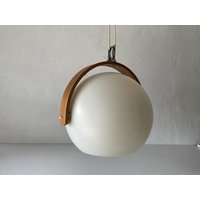 Weiße Kunststoff Und Gebogenes Holz Space Age Pendellampe Von Temde, 1970Er Jahre, Schweiz von VintageInModeDeluxe