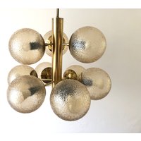 Wunderschöne 9 Strukturierte Rauchglas Und Messing Korpus Kronleuchter Von Veb Leuchten, 1970Er Jahre, Deutschland von VintageInModeDeluxe