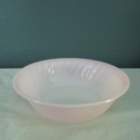Vintage Fire King Pink Swirl 18 cm Gemüseschüssel von VintageKitchenwareUS
