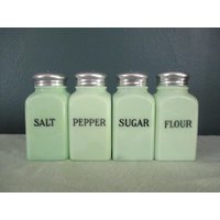 Vintage Jeanette Jadeite Square 4-Teiliges | Salz, Pfeffer, Zucker, Mehl Shaker Set von VintageKitchenwareUS