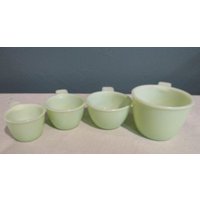 Vintage Jeannette Jadeite 4 Teiliges Messbecher Set von VintageKitchenwareUS