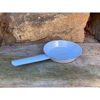 Kleine Emaille Pfanne/Camping Outdoor Vintage 50Er 60Er Jahre Ddr Kleine Emaille Pfanne/Camping Outdoor Vintage 50Er 60Er Jahre Ddr von VintageKreativecke