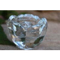 Kleiner Kerzenhalter Kerzenständer Teelichtschale Blockglas Pressglas Vintage Kleiner Kerzenhalter Kerzenständer Teelichtschale Blockglas Pressglas Vintage von VintageKreativecke