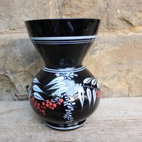 Vase Hyalithglas Schwarzglas Blumendekor Emaillefarben Handbemalt 50Er 60Er Jahre Ddr Gdr von VintageKreativecke
