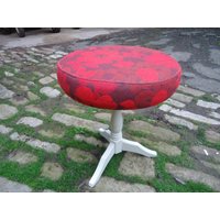 Vintage Hocker Gedrechselt Geblümter Stoff 60Er 70Er Jahre von VintageKreativecke