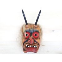 Teufelsmaske Fasching Holzmaske Dekoration Geschnitzt Holz Schnitzen Schweiz Europa Alpen Holzkopf Vintage Maske Art Brut Krampus Fell Zähne von VintageLightStuff