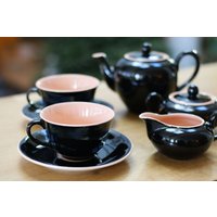 Villeroy & Boch, Vintage Tee- Oder Kaffee-Set, 2 Große Tassen, Zuckerdose, Teekanne Und Milchkännchen, Schwarz Rosa, Art Deco, "Biarritz" von VintageMaboul