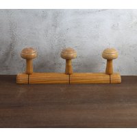 Vintage Bambus Mantel Rack, Faux Holz Bauernhaus Dekor Französisch Rustikale Dekor, Peg von VintageMemoryChest