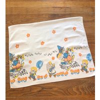 Vintage Mutter Gans Kitschy Flanell Babydecke | Erhalten Decke Orange Blau Gelb Spaß Retro-Druck von VintageMojoByMorgan