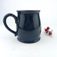 Dunkelblaue Keramiktasse von VintageMuseumShop