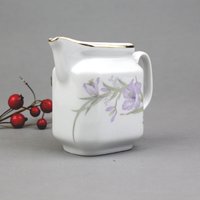 Kleines Weißes Vintage Porzellan-Milchkännchen Von Lotus, China von VintageMuseumShop