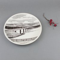 Norwegen Porzellan. Dekorativer Vintage Teller "Mjosbrua Brücke" von VintageMuseumShop