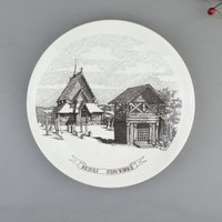Norwegen Porzellan. Dekorativer Vintage Teller "Reinli Stavkirke" von VintageMuseumShop